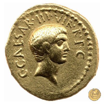 494/15 - aureo C. Iulius Caesar Octavianus / L. Mussidius Longus 42 BC (Roma)